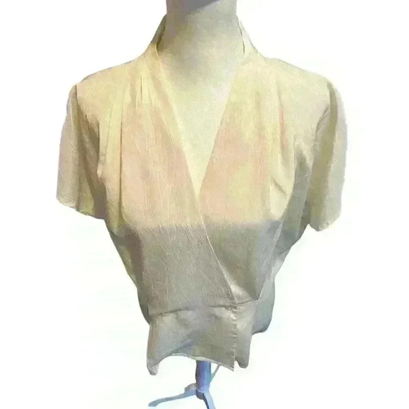 Chaus Women's Size 14 Wrap Blouse Style Top White Short Sleeve 2 Buttons - Picture 2 of 9